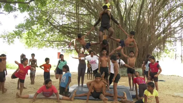 மாணவர்கள்