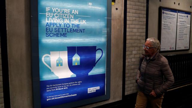 伦敦圣詹姆斯公园地铁站内宣传“欧盟定居计划”的海报（25/3/2019）