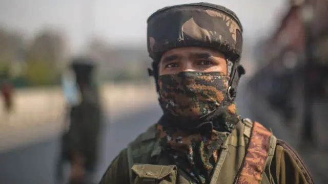 भारतीय सेना का बीते 9 दिनों से चरमपंथियों के ख़िलाफ़ अभियान चल रहा है