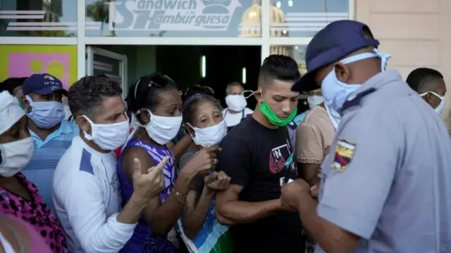 صف خرید مایحتاج در هاوانا