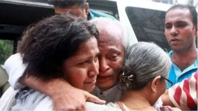 উদ্ধারের পর পরিবারের সদস্যদের সঙ্গে মিলিত হওয়ার পর ফরহাদ মজহার