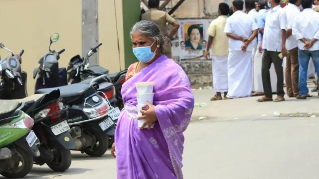 வேலுமணி வீட்டில் சோதனை