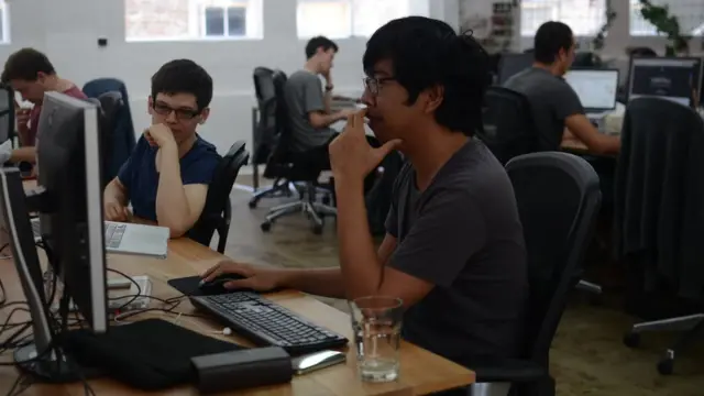 Personal de Canva trabajando.