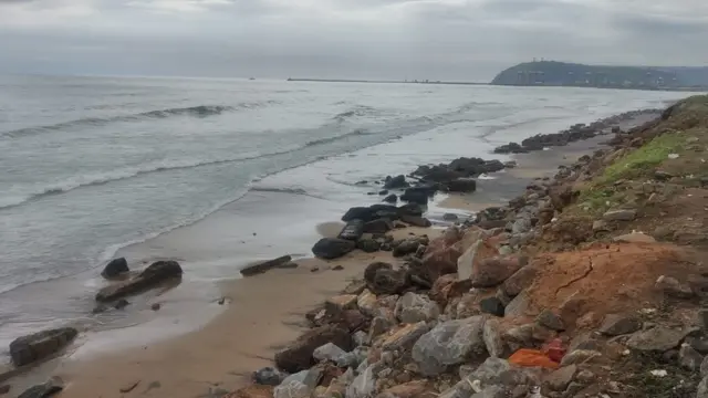 తుపాన్లు, ఆటుపోట్ల సమయాల్లో అలలు వేగంగా తీరాన్ని తాకకుండా ముంబాయిలో మాదిరిగా సిమెంటు దిమ్మలు వేయాలని నిపుణులు సూచిస్తున్నారు.