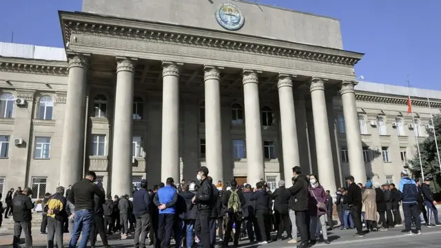 Өкмөт үйү