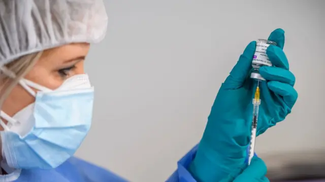 कोरोनाः लसीकरणानंतर 26 लोकांच्या शरीरात तयार झाली रक्ताची गाठ