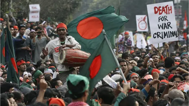 আওয়ামী লীগ বলছে তারা যুদ্ধাপরাধীদের বিচারের অঙ্গীকার পূরণ করেছে