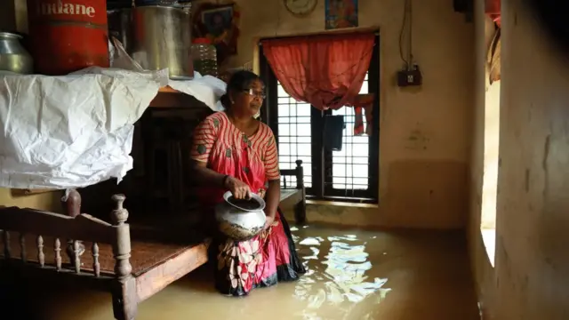 கேரளா வெள்ளம்: அவலநிலையை சொல்லும் புகைப்படங்கள்