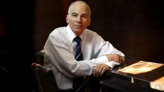 پروفسور گوستین