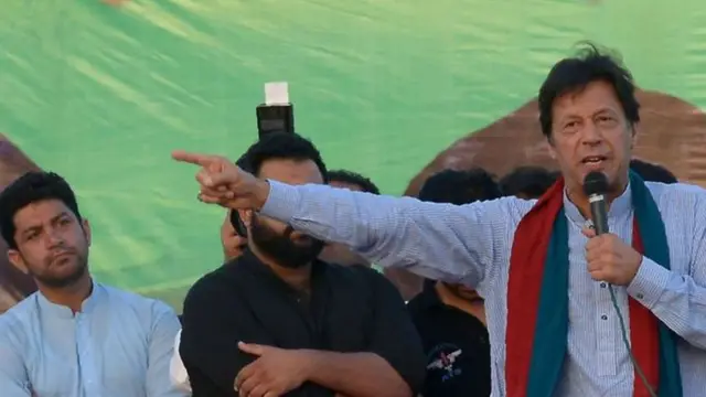 عمران خان د ګوند په ټاکنیز کمپاین کې خپله ګډون کړی و. ارشیف تصویر