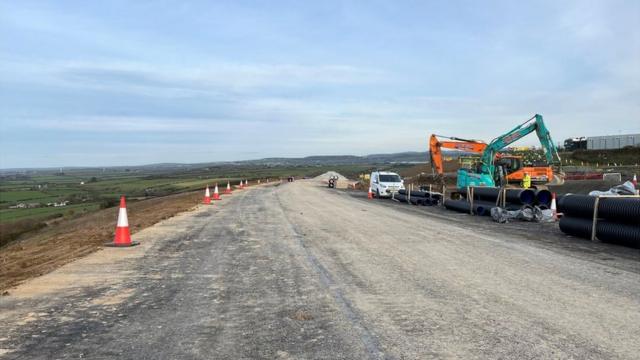 Roadworks causing further weekend closure of A30 in Cornwall - BBC News