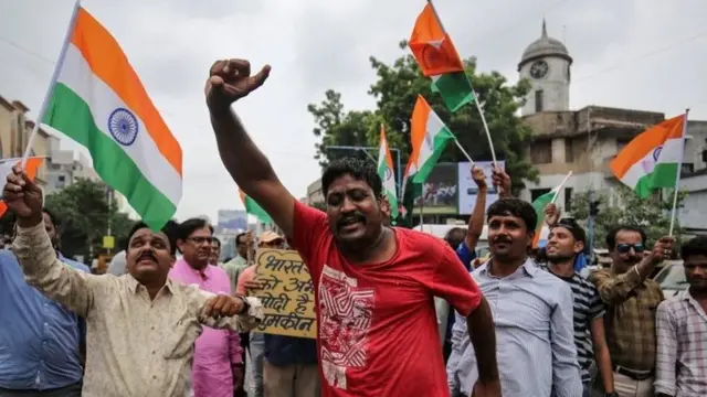 અમદાવાદમાં ઉજવણી કરતા લોકો