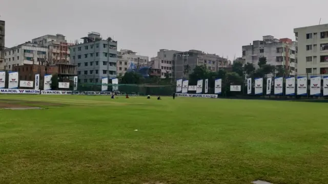 ক্রিকেট মাঠ