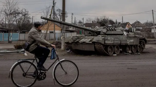Xe tăng Nga bị phá hủy ở Trostyanets, đông bắc Ukraine