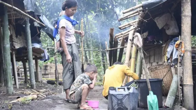 ကယားပြည်နယ်အတွင်းကစစ်ဘေးရှောင်များ