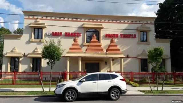 हिंदू पुजारी हल्ला