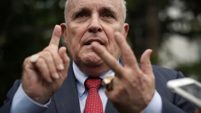 Джулиани пытается раскрутить работу сына Байдена на Украине до международного скандала