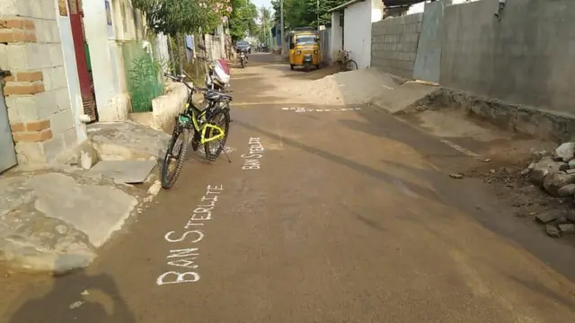 ஸ்டெர்லைட்டுக்கு எதிர்ப்பு தெரிவிக்கும் விதத்தில் கோலம்
