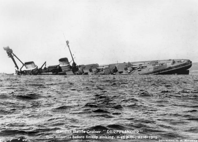 德夫林格级大巡洋舰（The battlecruiser Derflinger ）沉没之前4分钟的照片。