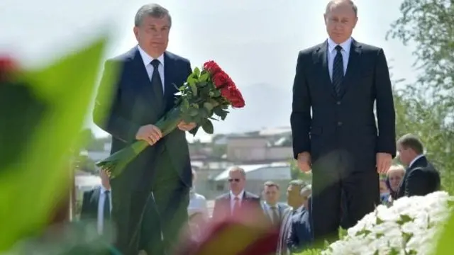 میرضیایف در کنار رئیس جمهور روسیه