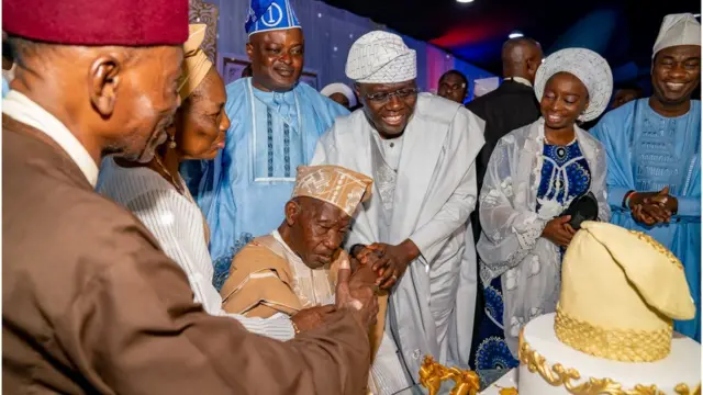 Sanwo-Olu n bọ Jakande lọwọ