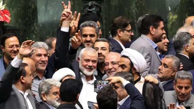 Исмоил Ҳаниянинг сешанба куни Теҳрондаги парламентда олинган сурати.