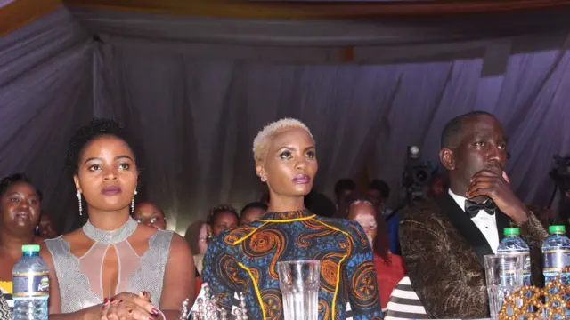 Majaji walikuwa macho! Waliongozwa na mwanamitindo wa kimataifa Deliah Ipupa (katikati) tarehe 21Oktoba 2016.