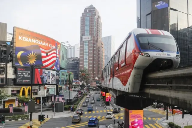 ภาพธงชาติมาเลเซียกับรถไฟ