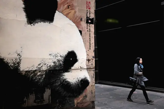Mural de un Panda en Gordon Lane en Glasgow