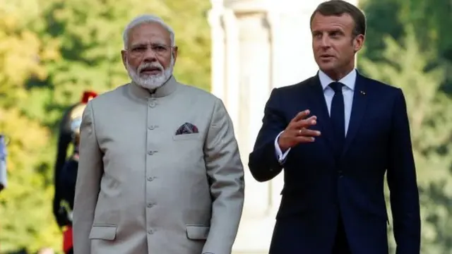 મોદી તથા મૈક્રૉંની તસવીર