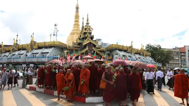 မဲပုံးထောင် မဲခွဲစေပြီး ရှုံးရင် အမျိုး၊ဘာသာ၊သာသနာ လုပ်ငန်းတွေကို ထာဝရ စွန့်လွှတ်မယ်ဦးဝီရသူကပြော