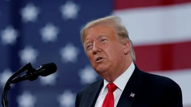 支持特朗普的名人包括美国演员伊斯特伍德和著名拳击手泰森等。