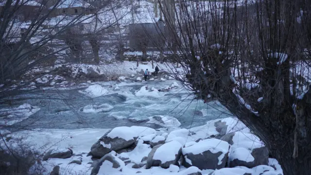 Ходить за водой приходится далеко