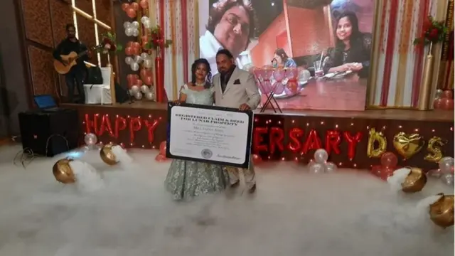 धर्मेंद्र अनीजा पत्नीसह