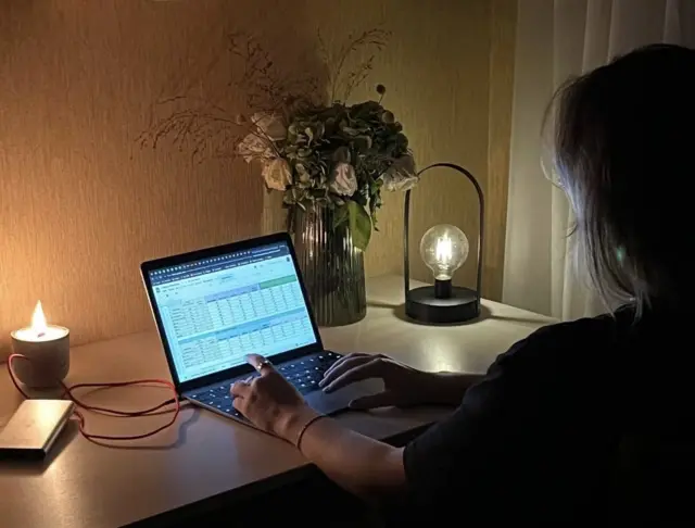 Українська молодь під час віялових відключень