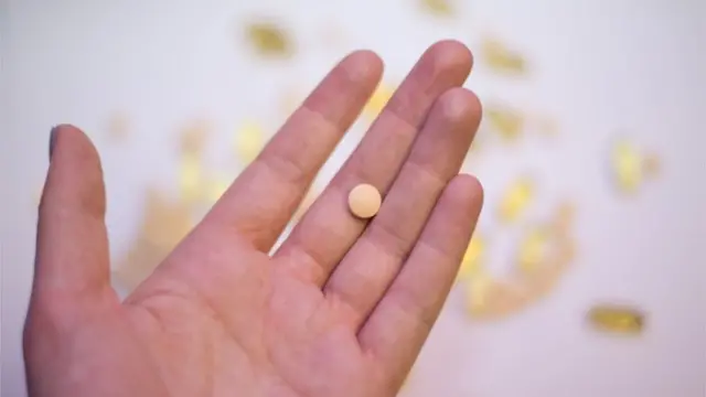 Таблетка на долоні