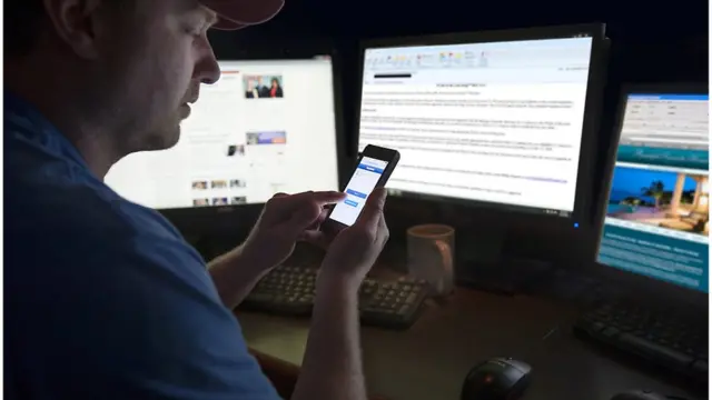 ફેસબૂક યુઝરની પ્રતીકાત્મત તસવીર