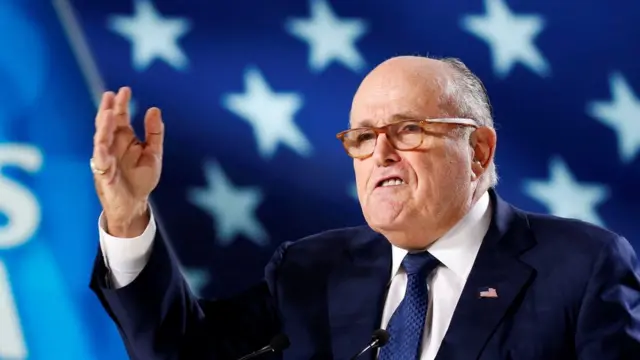 من بين من شاركوا في المسيرة حليف الرئيس الأمريكي دونالد ترامب المقرب، رودي جيلياني