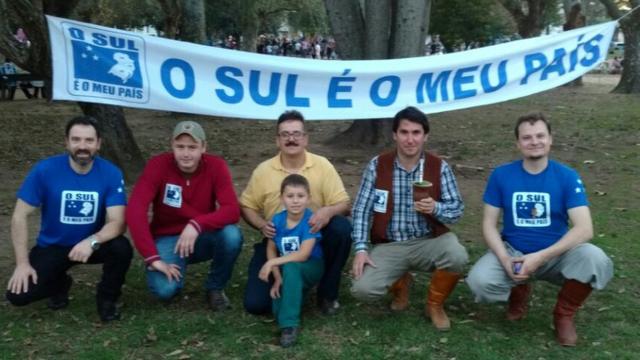Integrantes del movimiento separatista brasileño "El sur es mi país".