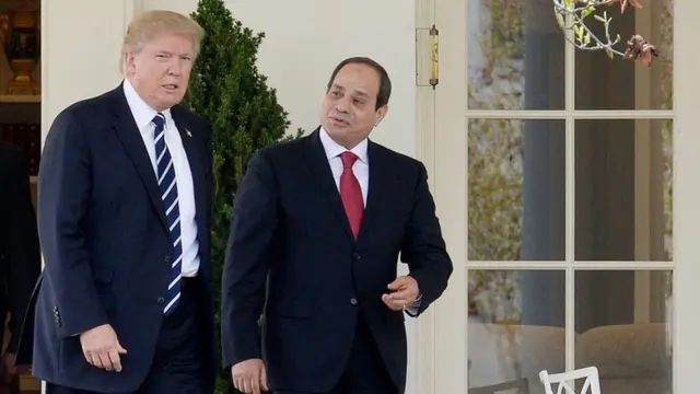 Donald Trump dan Presiden Mesir Abdul Fattah al-Sisi di Gedung Putih pada April.