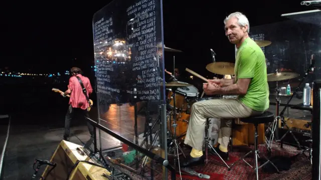 Charlie Watts tocando na Praiaslots888Copacabana,slots8882006