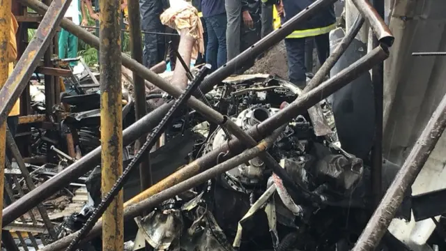 மும்பையில் தனியார் விமானம் மோதி விபத்து