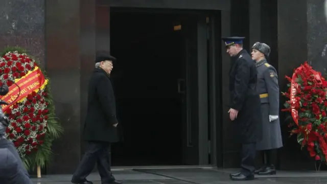 GS Nguyễn Phú Trọng viếng Lăng Lenin ở Moscow trong chuyến thăm Nga hồi năm 2014