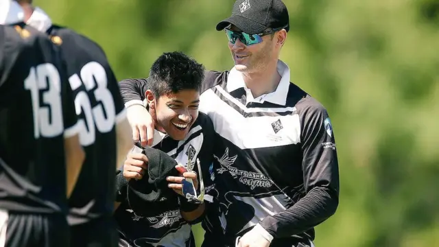 સંદીપ લામિછાને