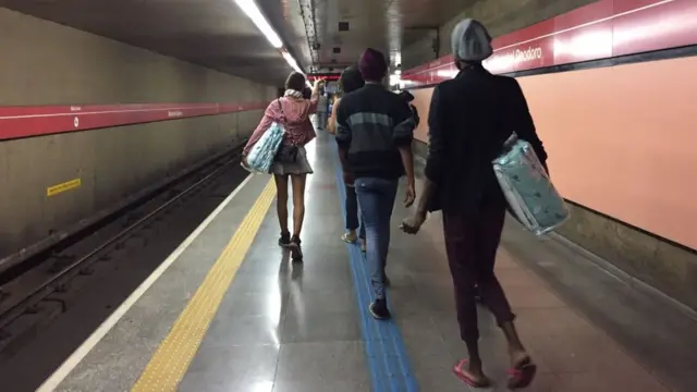 Travestis no metrô2h betSão Paulo