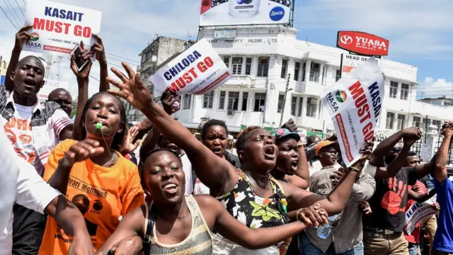 Wafuasi wa upinzani wakiandamana tarehe 6 Oktoba, 2017