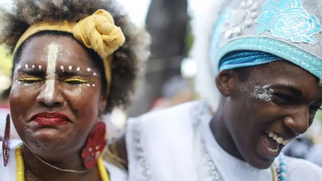 Miembros de la religión candomblé durante los carnavales de Río.