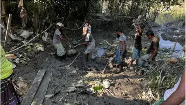 বরগুনাতে ঝড়ের আগে মানুষের প্রস্তুতি
