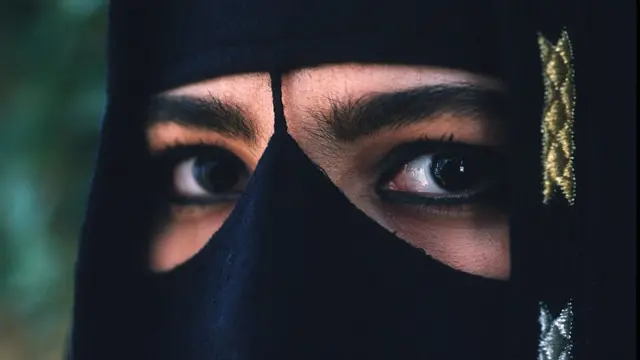 பெண்கள் தனியே பயணிக்க சௌதி அரேபியாவில் அனுமதி