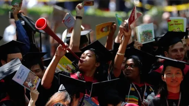 하버드를 떠나는 학생들은 미국의 북동부 지역에 머물거나 캘리포니아로 향할 가능성이 가장 높다